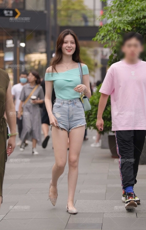 清秀热裤 美腿，美女
