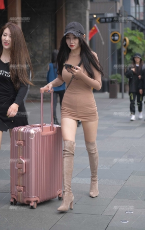 大长腿包臀裙小姐姐