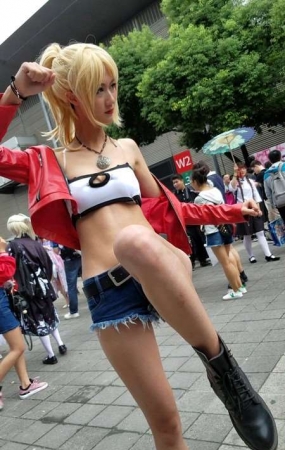 4K-清纯小可爱热裤露脐玩cosplay的萌妹纸
