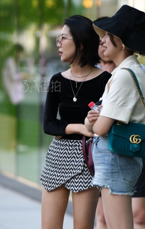 比诺-笑盈盈长腿美女-12P