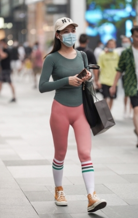 时尚的运动小姐姐