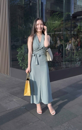 街拍长裙美女