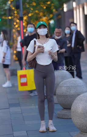 绿帽子小姐姐