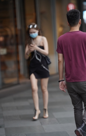 黑裙美眉