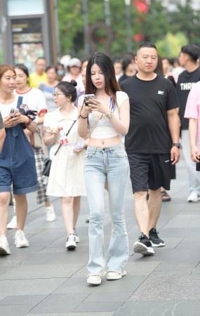捕捉一枚害羞可人儿/231101-4-44