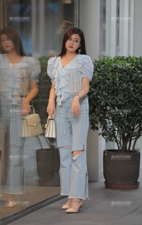 高挑美眉 女人味十足