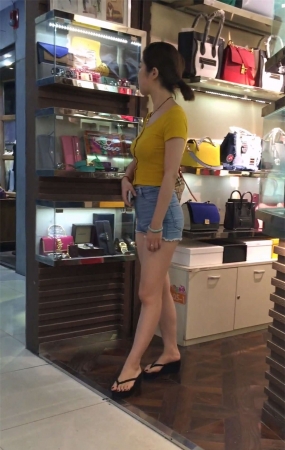 上身桔黄超紧短牛