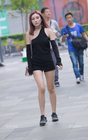 黑色热裤美女