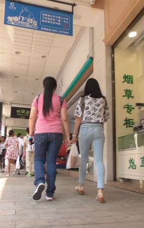 长腿牛仔美女