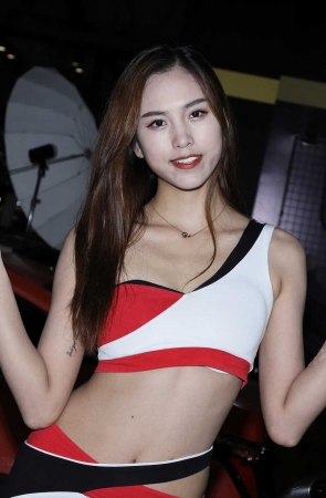 白红抹胸短裙
