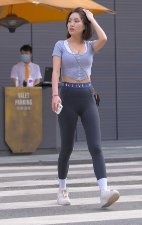 黑色瑜伽裤美女