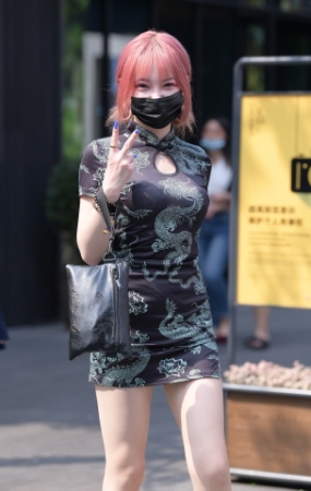 修身的旗袍美女