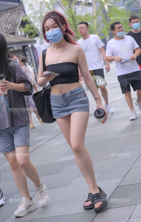 牛仔短裙MM