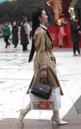 气质街拍少妇