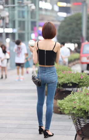 牛仔裤美眉