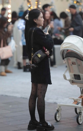 街拍黑丝少妇