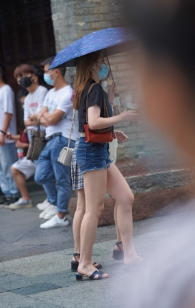 美女的热裤 肉肉又显腿