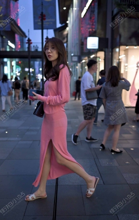 搭讪街拍粉色开叉裙美女姐姐
