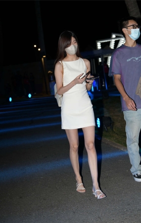 精致白裙