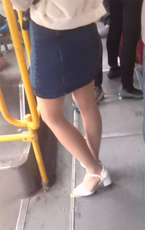 公交车上的肉丝美女