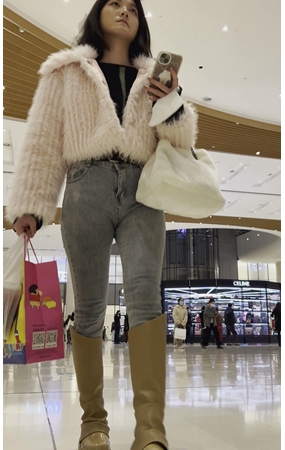高靴蓝牛美女