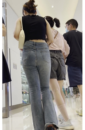 气质牛仔裤美女
