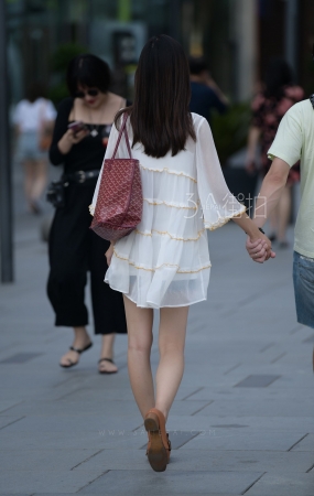 比诺-文静白皙美女-12P