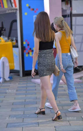 短裙小姐姐