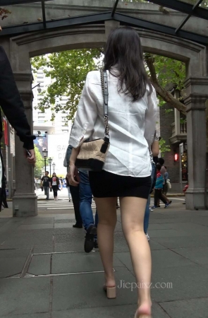 4K – 街拍短裙白衬衫美女姐姐 [2.95 GB/MP4]