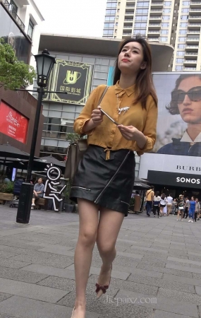 4K – 皮短裙靓女小姐姐 [1.21 GB/MP4]