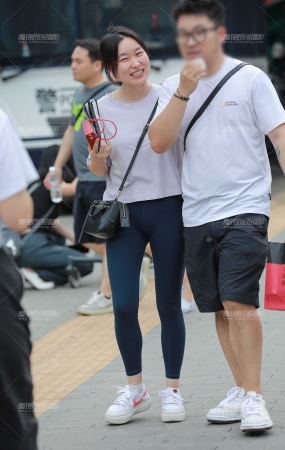 深蓝瑜伽裤女友