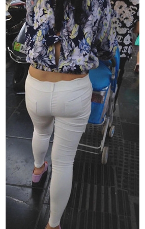 白裤紧身小妹