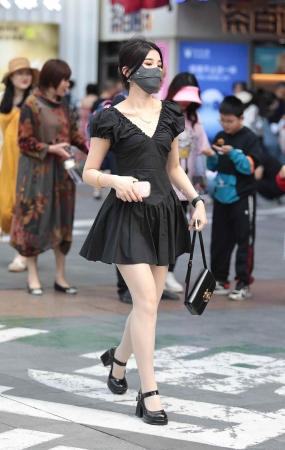 肉丝街拍少妇