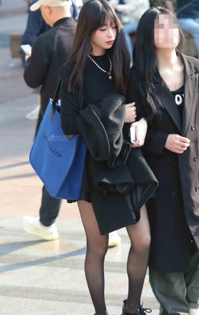街拍黑丝妹子