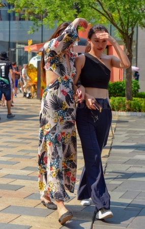 爱笑的美女-11P