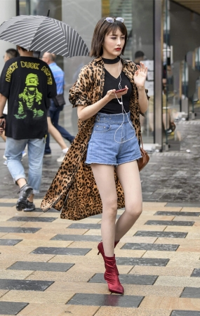 豹纹披风热裤美女潇洒性感魅力-11P