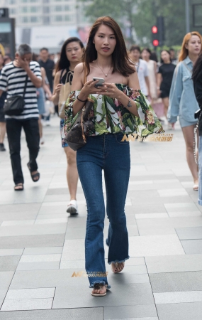 牛仔裤美女