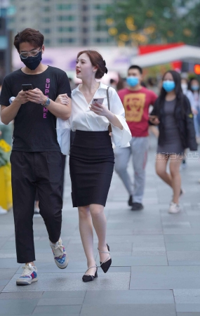 希望大家都能有这么漂亮的女朋友