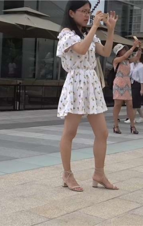 连衣长裙街拍美足凉高跟s妇 [1.51 GB/avi]