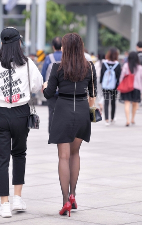 红色高跟鞋黑丝少妇-12P