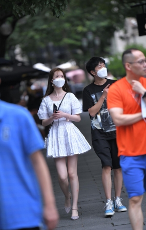 高跟小白裙