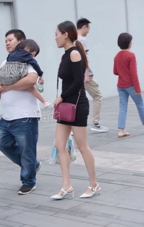1064-1逛街的少妇-15P