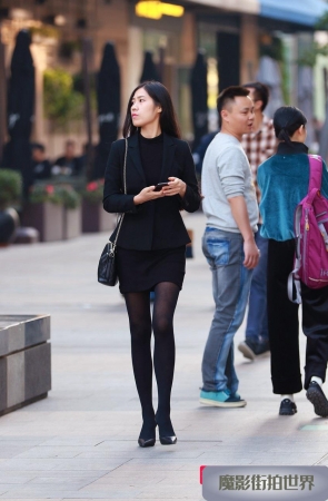 这双丝袜美腿高跟触动了我的心灵3A1784[75.1M]