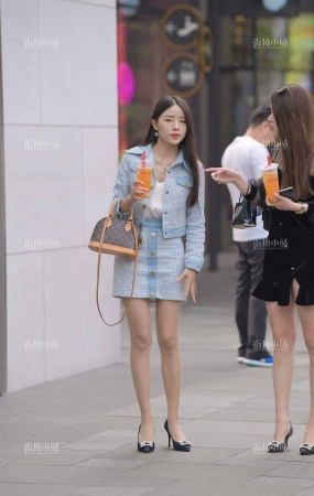 街拍丝袜高跟妹子
