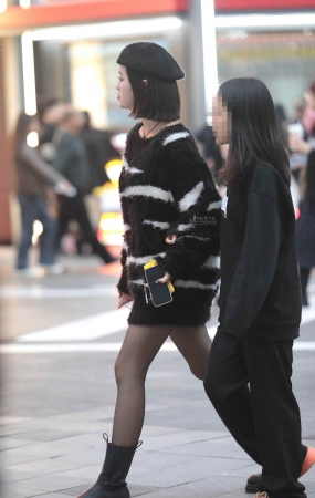 街拍黑丝妹子