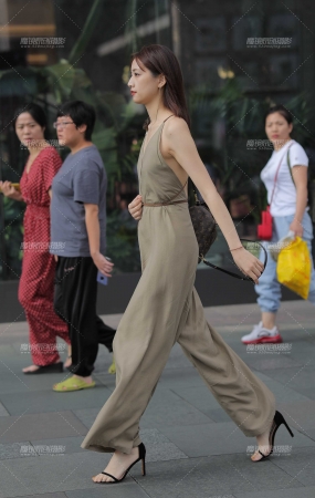 高挑气质美女