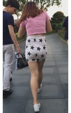 白色包臀裙妹子