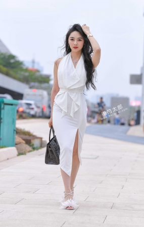开叉白长裙 21-04-18-81P