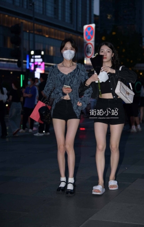 夜拍小清新美腿MM