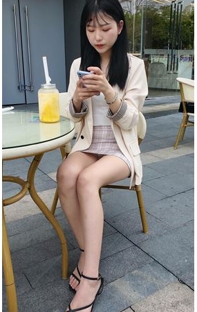 漂亮的白嫩美女